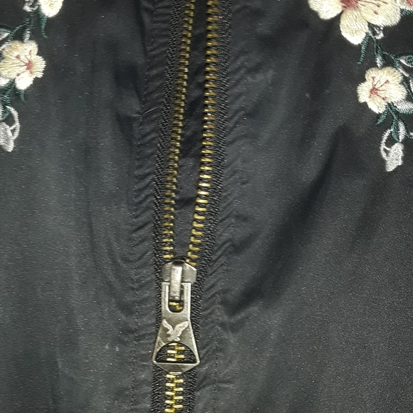 Lovely Bomber Jacket American Eagle Xsmall - Picture 6 of 8